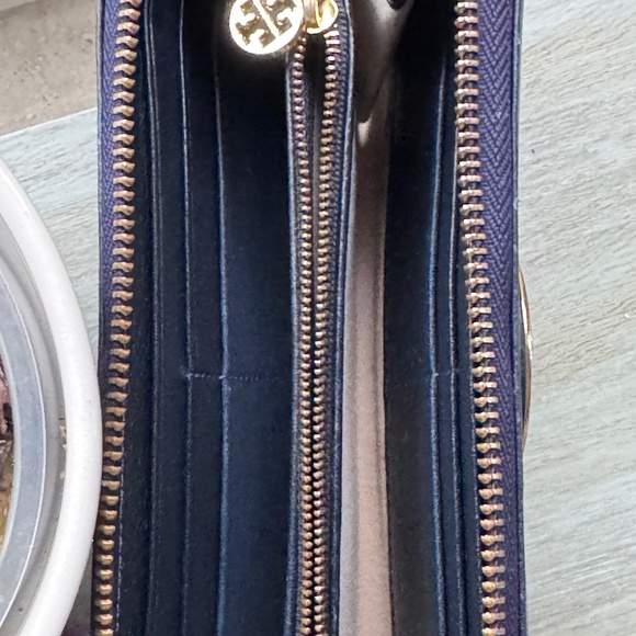 Tory Burch black/navy zippered long leather wallet w/ coin section & dustbag EUC - Picture 7 of 9